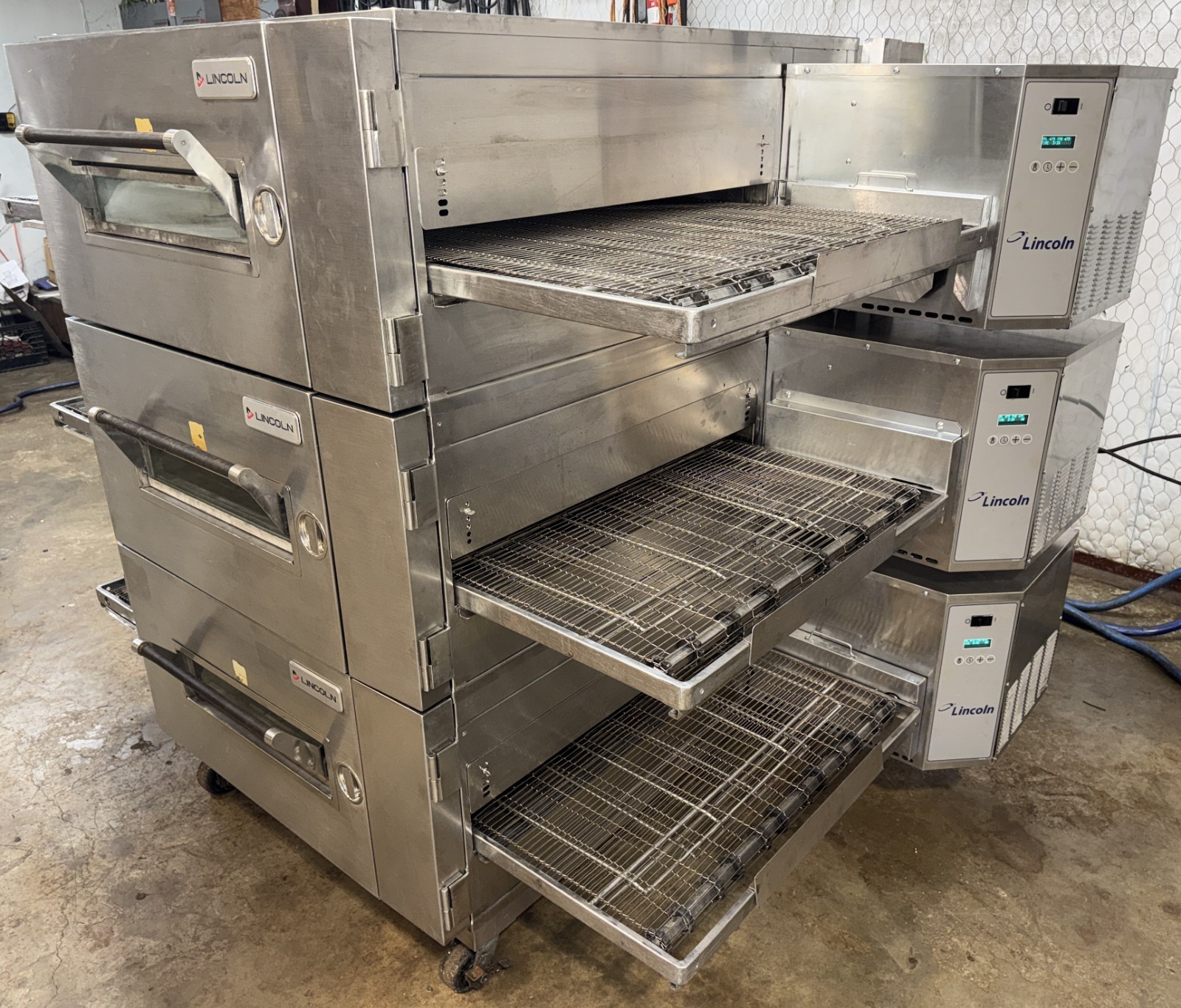 Lincoln Impinger 1600 gas Triple Stack Conveyor Pizza Ovens ..Video