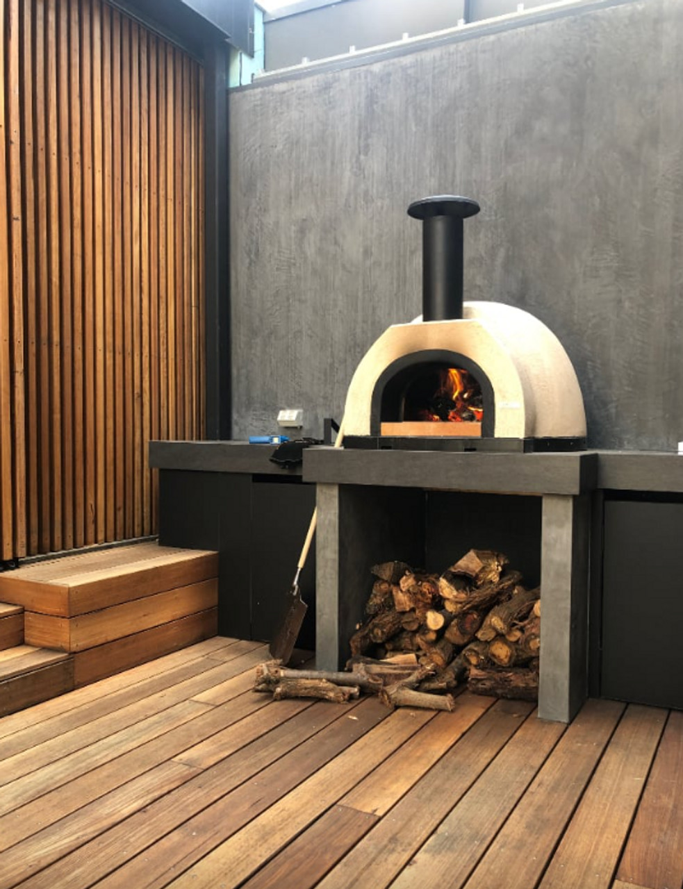 Vera Pizza Ovens Quello Lucido OP71 – Wood Fired Fibreglass Black Pizza Oven
