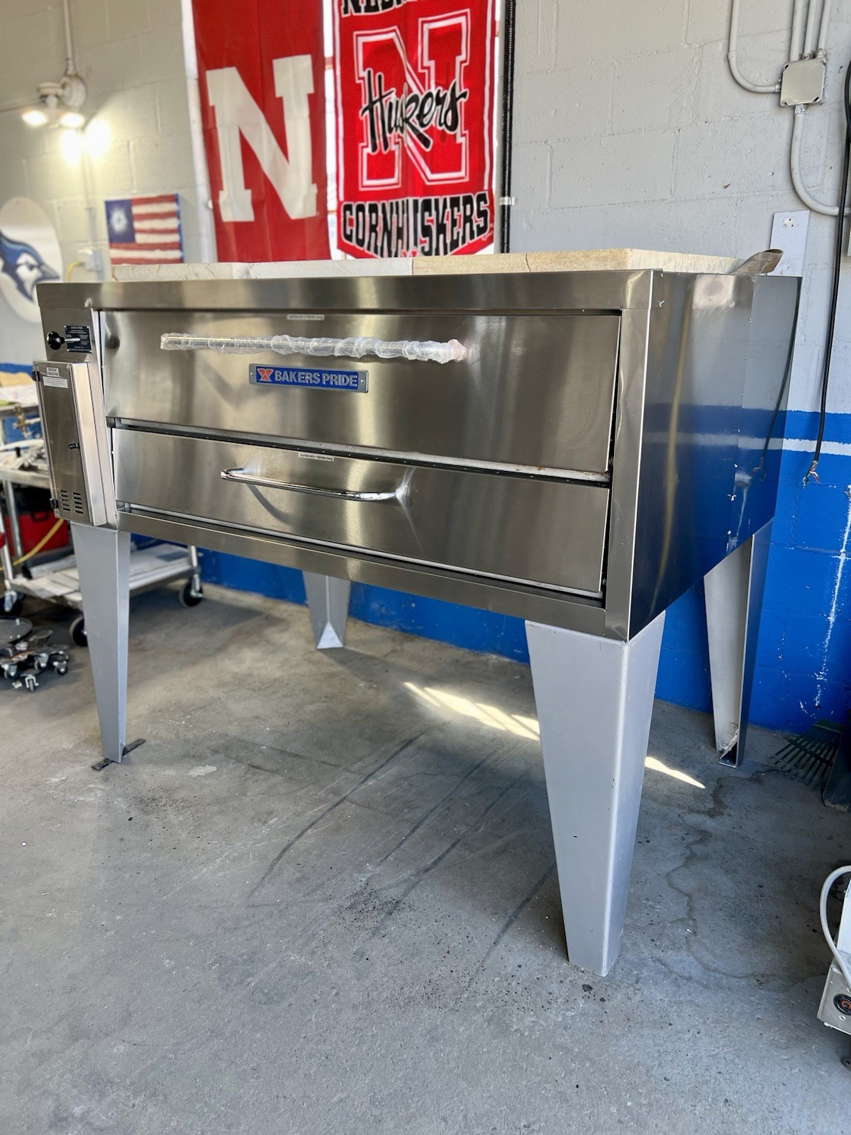 Bakers Pride 451 Natural Gas Pizza Deck Oven Single Deck 54″