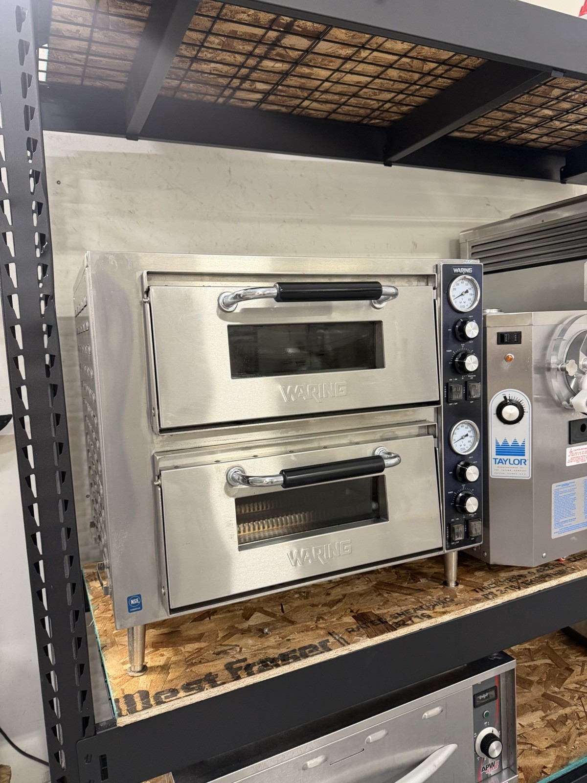 Waring WPO750 Double Deck Countertop Pizza Oven w/ 2 Independent Chambers – 240V