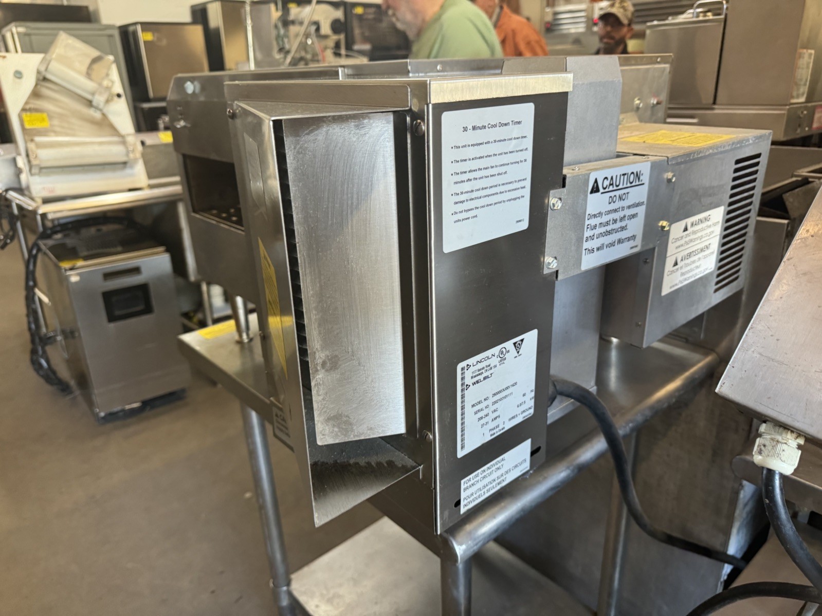2022 Lincoln 50″ Electric Countertop Ventless Conveyor Oven V2500- working
