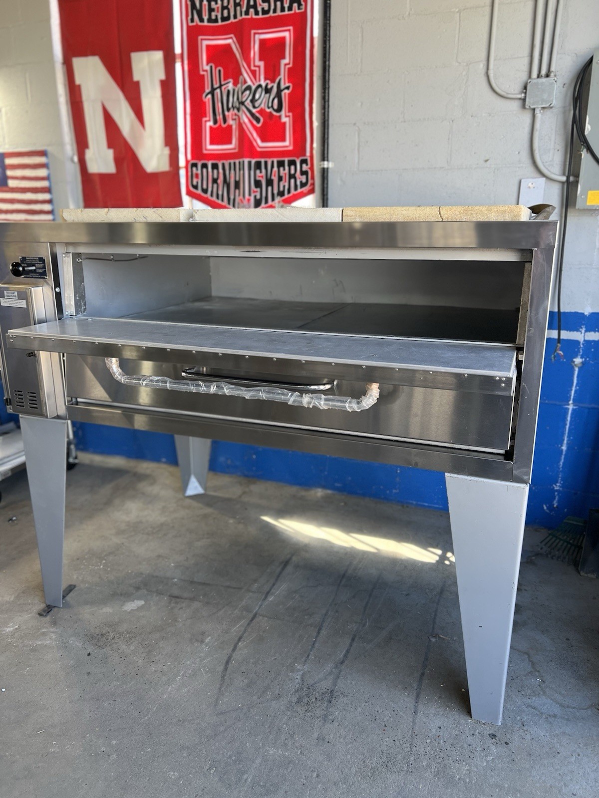 Bakers Pride 451 Natural Gas Pizza Deck Oven Single Deck 54″