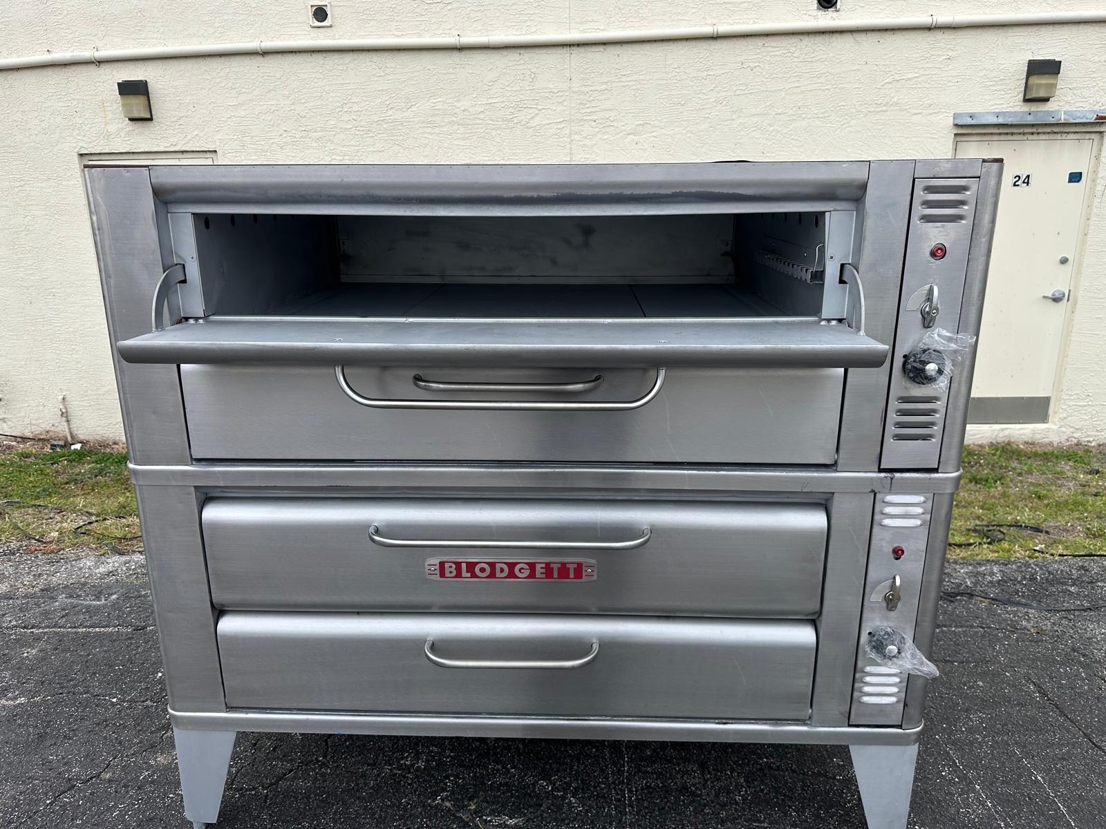 Pre-Owned Blodgett 961 Pizza oven double deck- Natural or Propane Gas