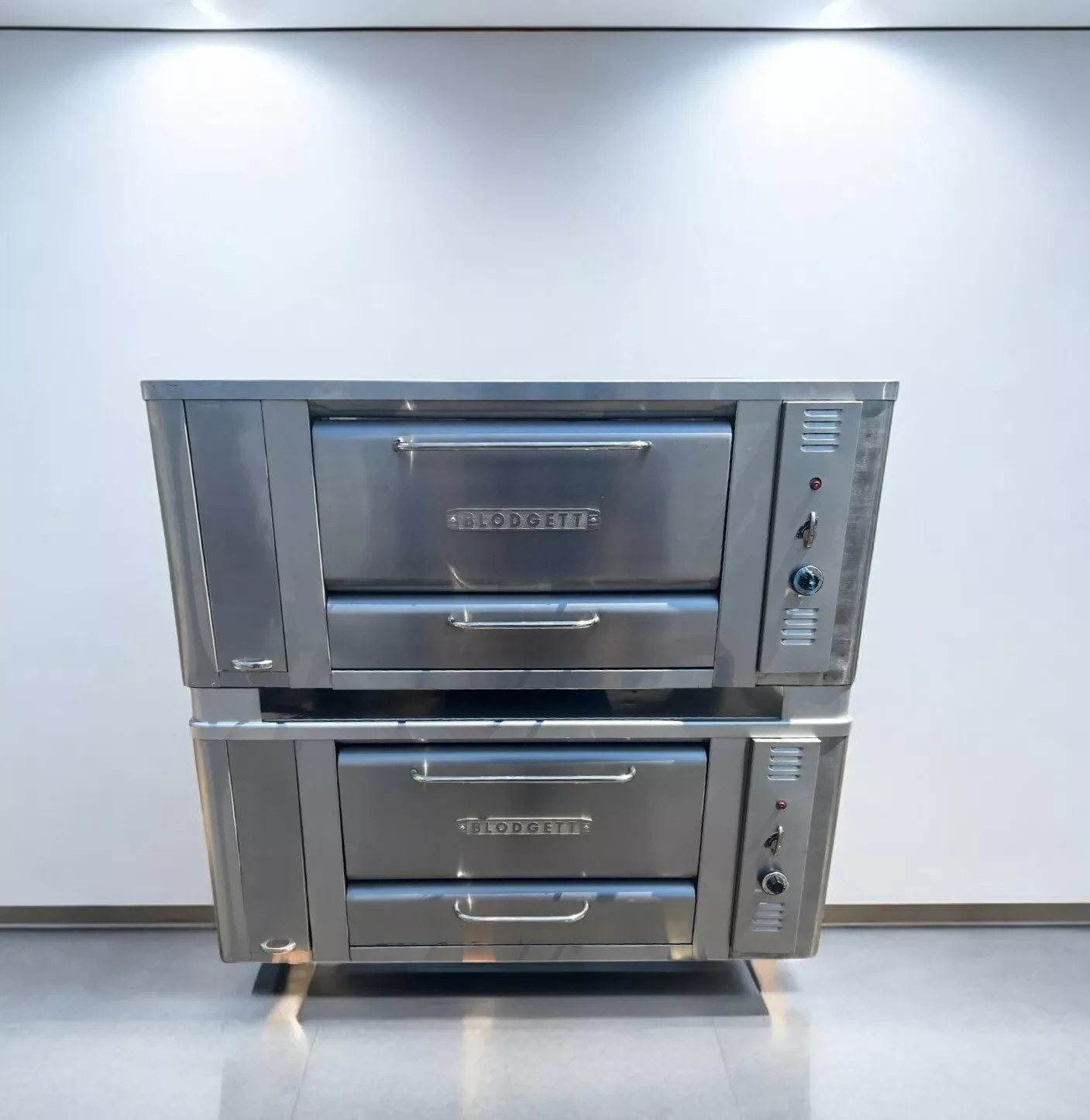 Blodgett 1000 Double Deck Pizza Oven – Gas or Propane – Heavy Duty – Refurbished