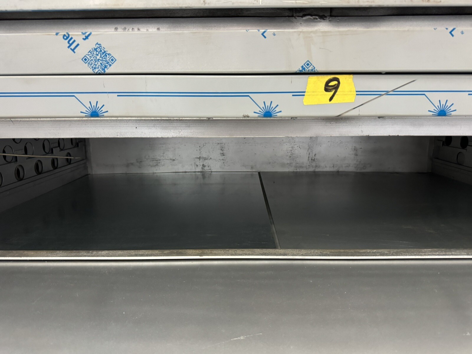 Bakers Pride Y602 Double Deck Gas Pizza Oven. Comes With New Stones