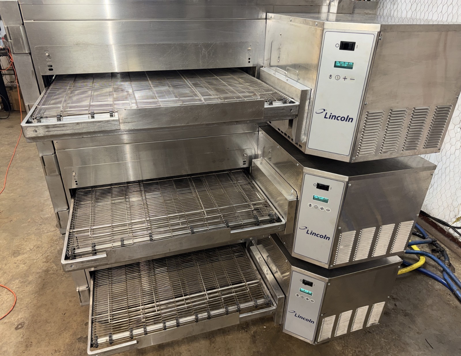 Lincoln Impinger 1600 gas Triple Stack Conveyor Pizza Ovens ..Video