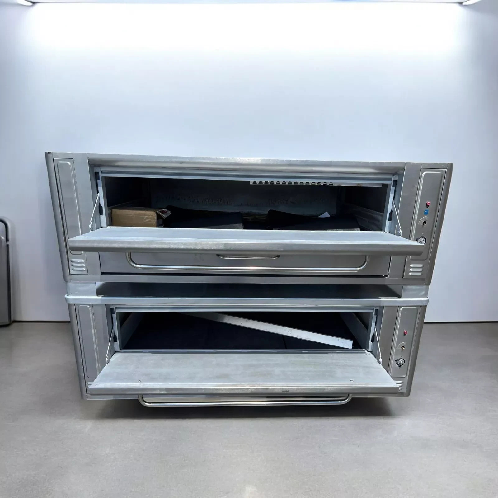 Blodgett 1000 Double Deck Pizza Oven – Gas or Propane – Heavy Duty – Refurbished
