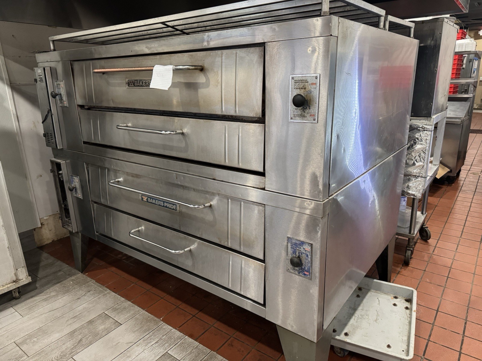 BAKERS PRIDE Y-600 DOUBLE DECK NAT GAS PIZZA OVENS 78″ W X 43″ D X 66″ H – Works