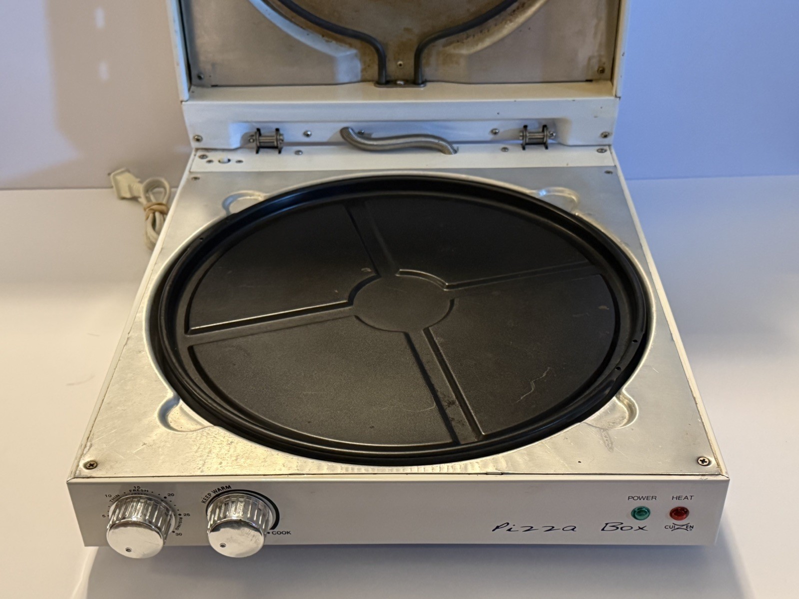 Cuizen Pizza Box Countertop Pizza Oven with 12″ Rotating Pan PIZ-4012
