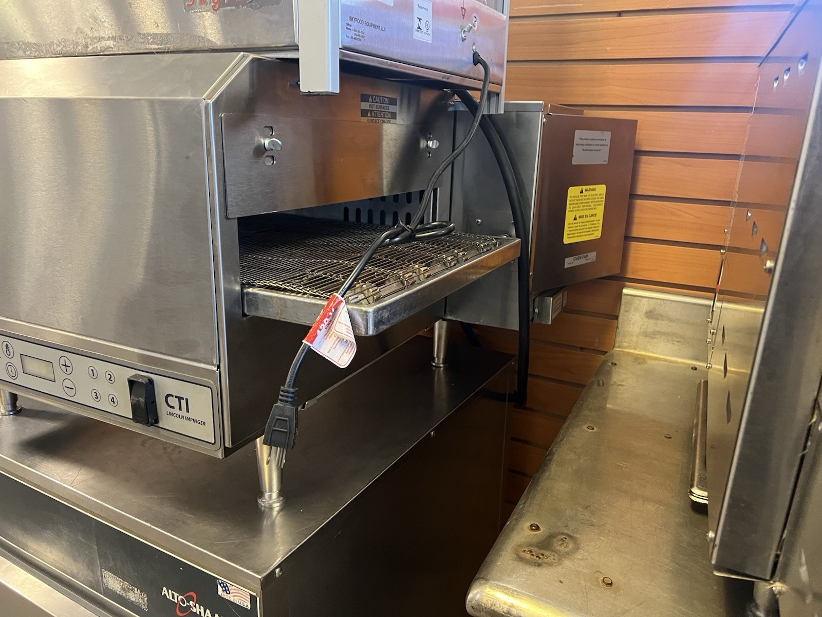 Lincoln 50″ Electric Countertop Ventless Conveyor Oven V2500