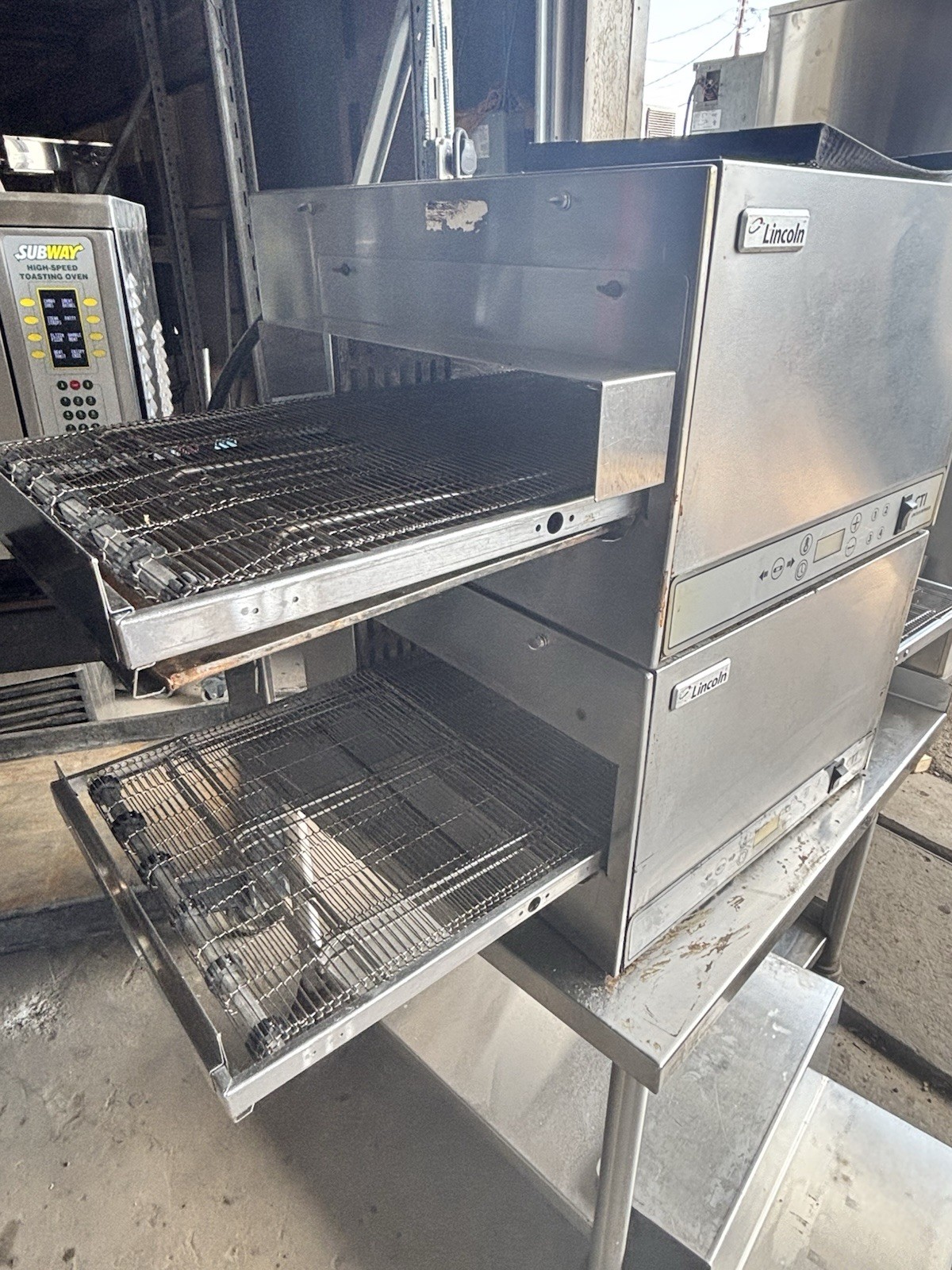 Lincoln 2501 Countertop Electric Conveyor Pizza Oven Double Stack 2 Belts