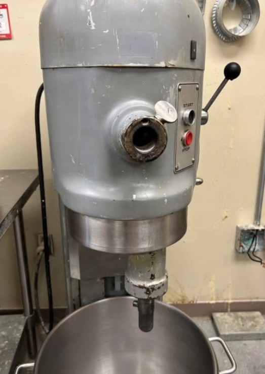 2 Bakers Pride Y-600 Nat Gas Ovens or Hobart 1PH 1-1/2 HP 60qt. Mixer