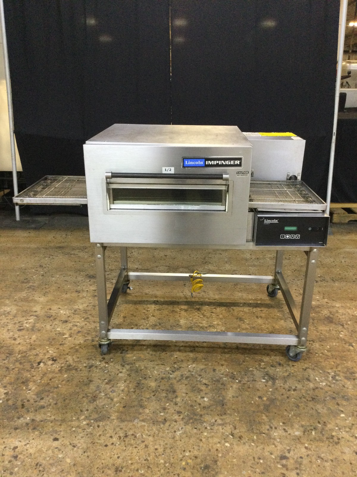 Lincoln Impinger 1116-080-8 Gas Conveyor Pizza Oven With Casters