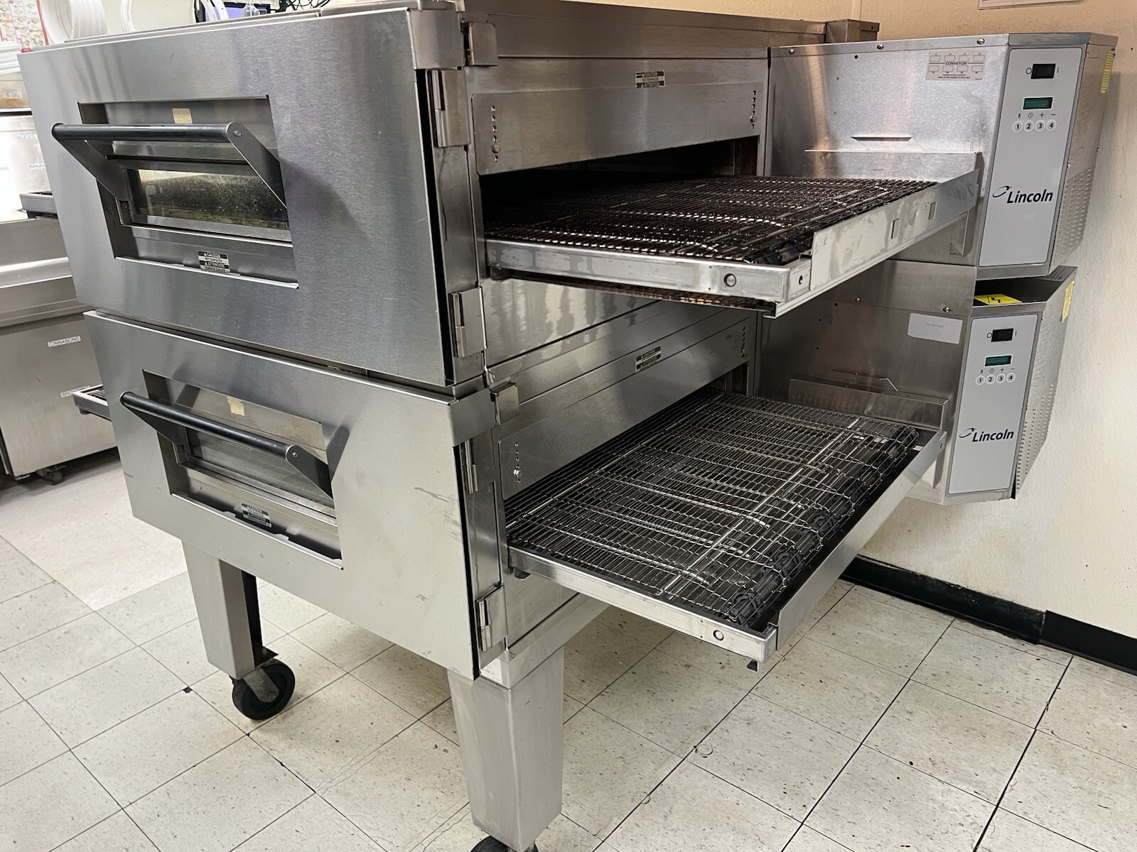 Lincoln Impinger 1600 Double Deck Gas Fired Conveyor Pizza Oven 32″