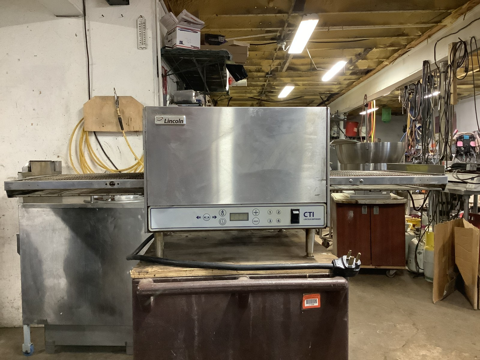 Conveyor Pizza Oven Lincoln 2501 SINGLE PHASE 208V 16″ wide belt Tested