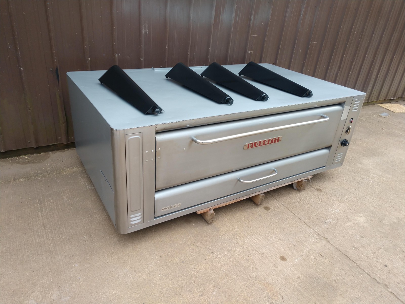 BLODGETT 1060 HIGH BTU 120K NATURAL DECK GAS SINGLE PIZZA OVEN WITH NEW STONE