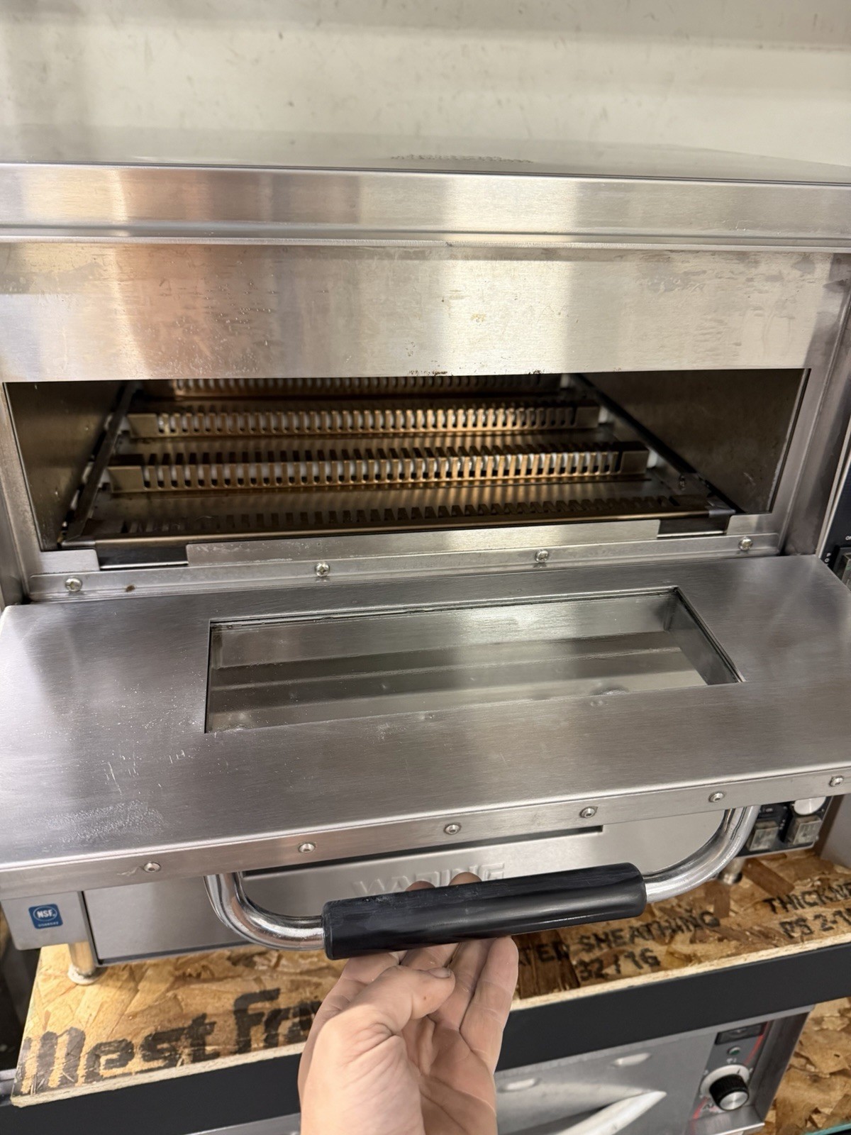Waring WPO750 Double Deck Countertop Pizza Oven w/ 2 Independent Chambers – 240V
