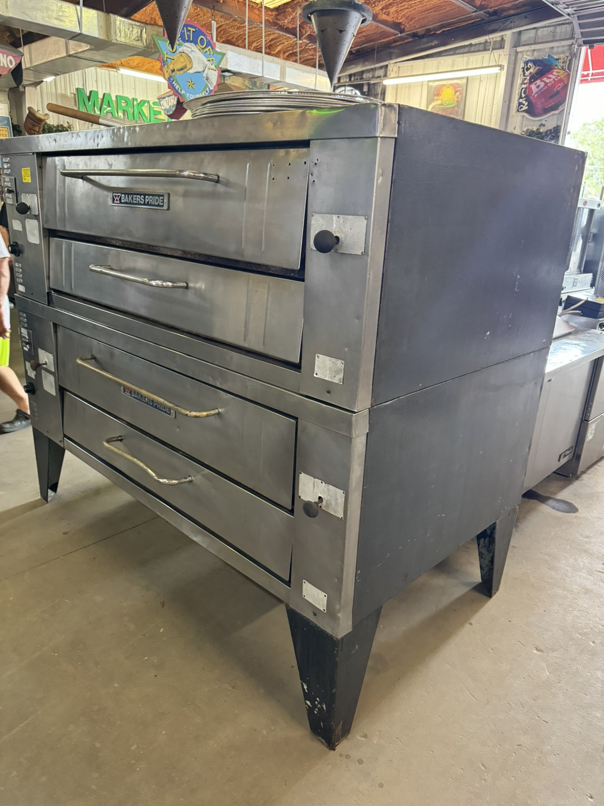 BAKERS PRIDE Y-600 DOUBLE DECK NAT GAS PIZZA OVENS 78″ W X 43″ D X 66″ H – Works