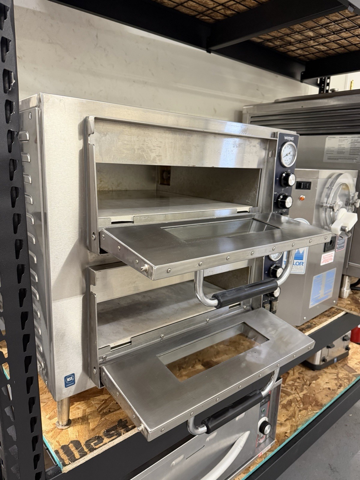 Waring WPO750 Double Deck Countertop Pizza Oven w/ 2 Independent Chambers – 240V