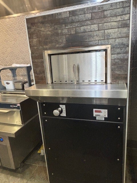 Woodstone Bistro Stone Hearth Deck Pizza Oven WS-BL-4343-RFG-NG Radiant Flame