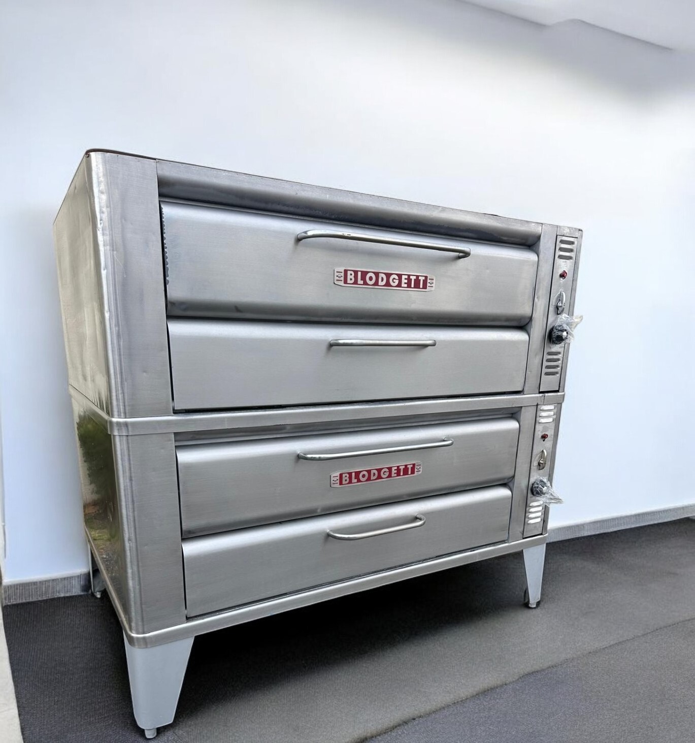 Pre-Owned Blodgett 961 Pizza oven double deck- Natural or Propane Gas