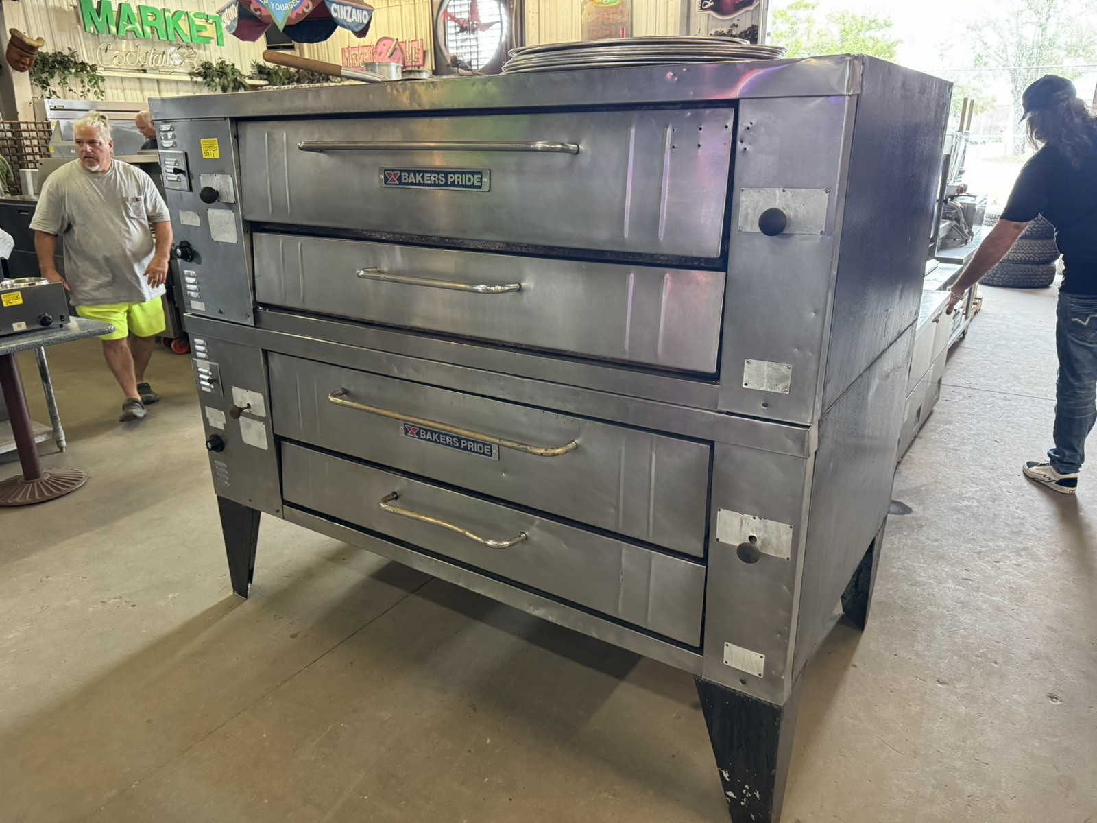 BAKERS PRIDE Y-600 DOUBLE DECK NAT GAS PIZZA OVENS 78″ W X 43″ D X 66″ H – Works