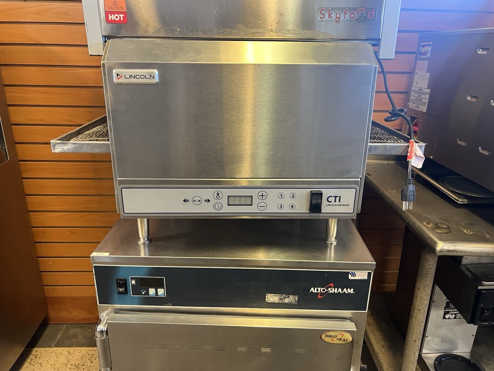 Lincoln 50″ Electric Countertop Ventless Conveyor Oven V2500