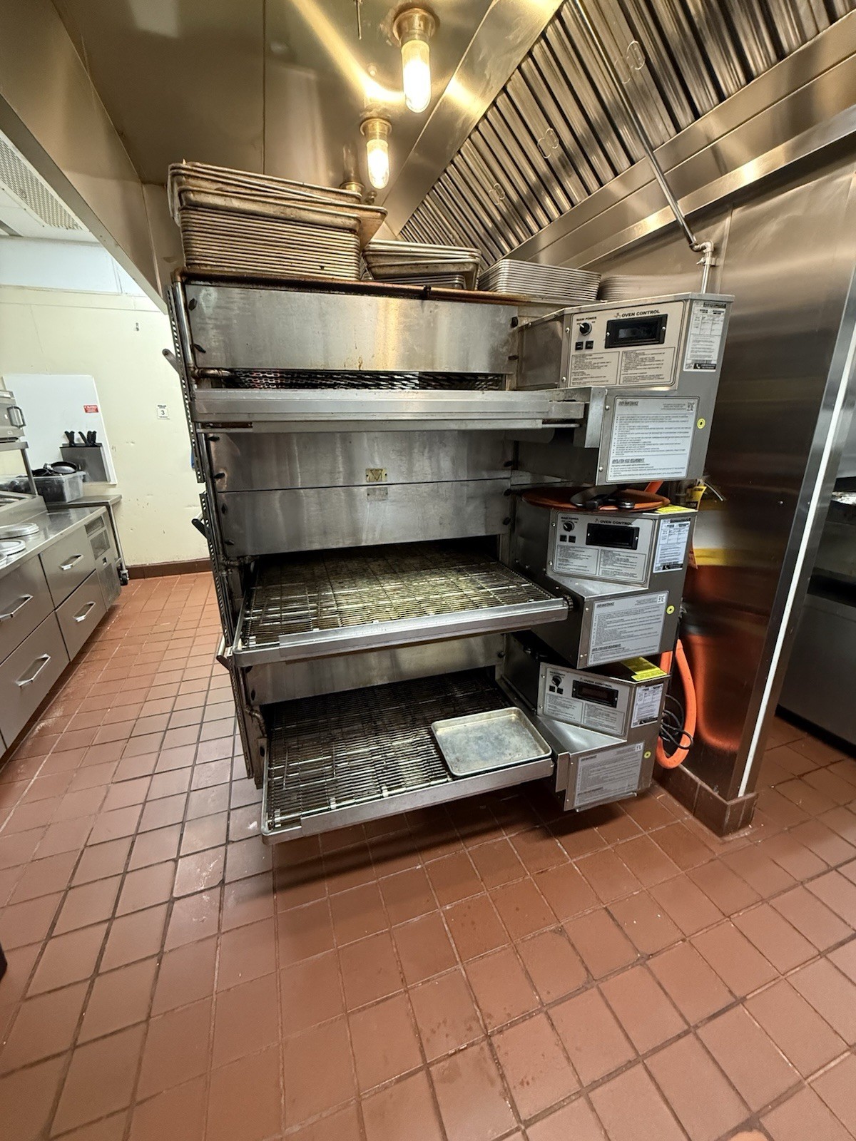 Oven, Pizza, Conveyor. EDGE model No. E3240-3-G2-B Conveyor Oven Generation 2