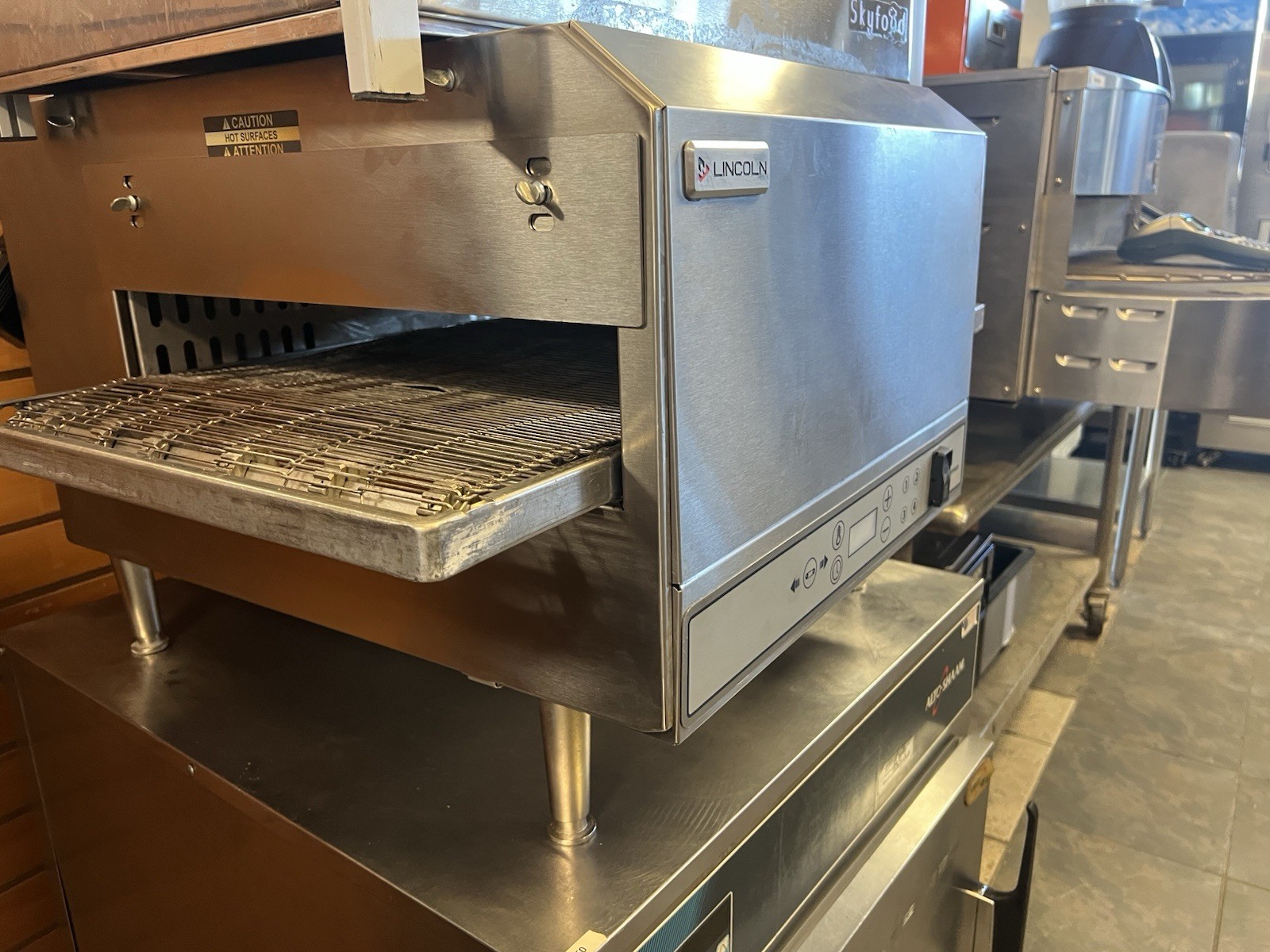 Lincoln 50″ Electric Countertop Ventless Conveyor Oven V2500