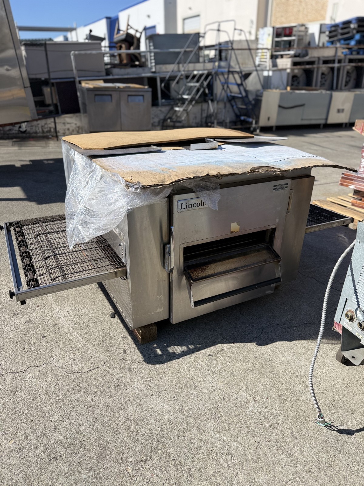 Lincoln 1450-000-U 78″ Gas Impinger Conveyor Pizza Oven – Natural Gas