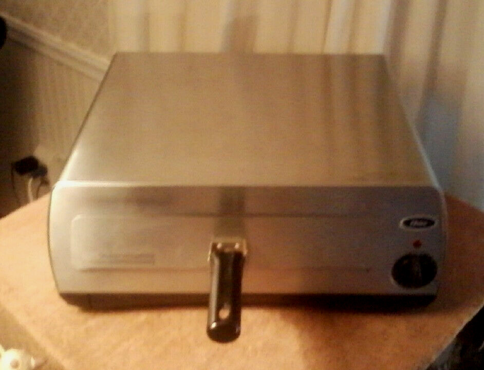 Stainless Steel Oster Countertop Pizza Oven Model 3224 – Deli Shop Equipment