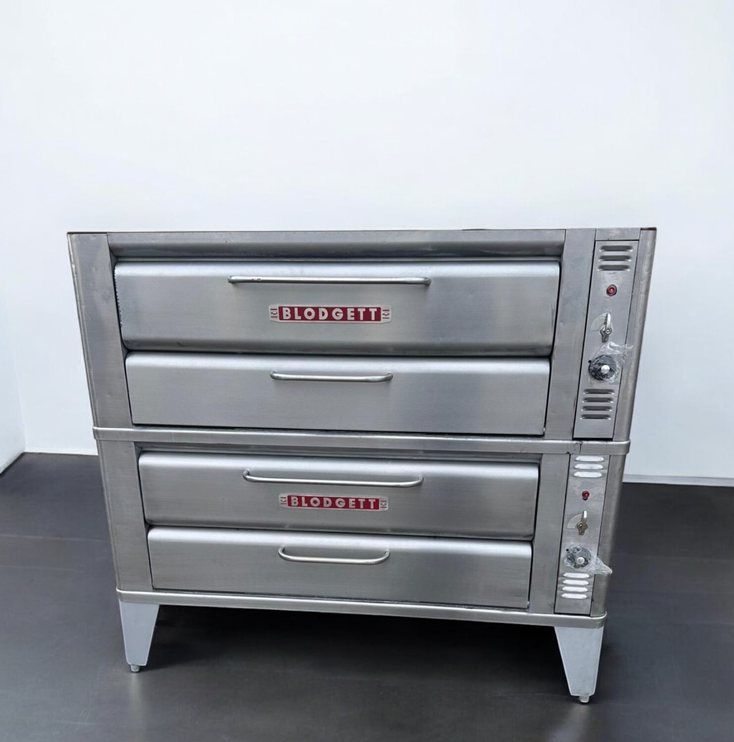 Pre-Owned Blodgett 961 Pizza oven double deck- Natural or Propane Gas