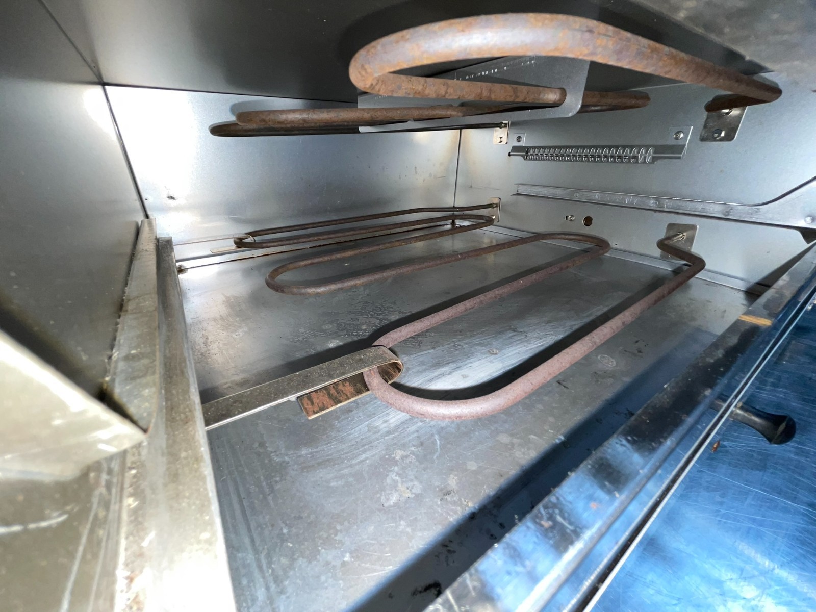 Wisco 560E Countertop Electric Pizza Oven