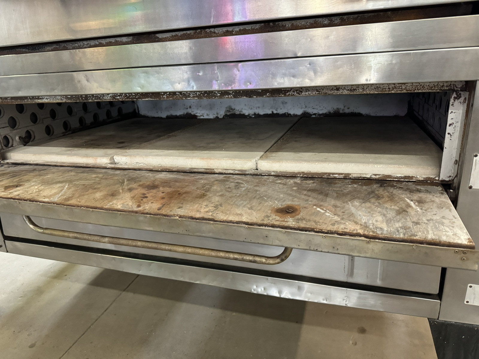 BAKERS PRIDE Y-600 DOUBLE DECK NAT GAS PIZZA OVENS 78″ W X 43″ D X 66″ H – Works