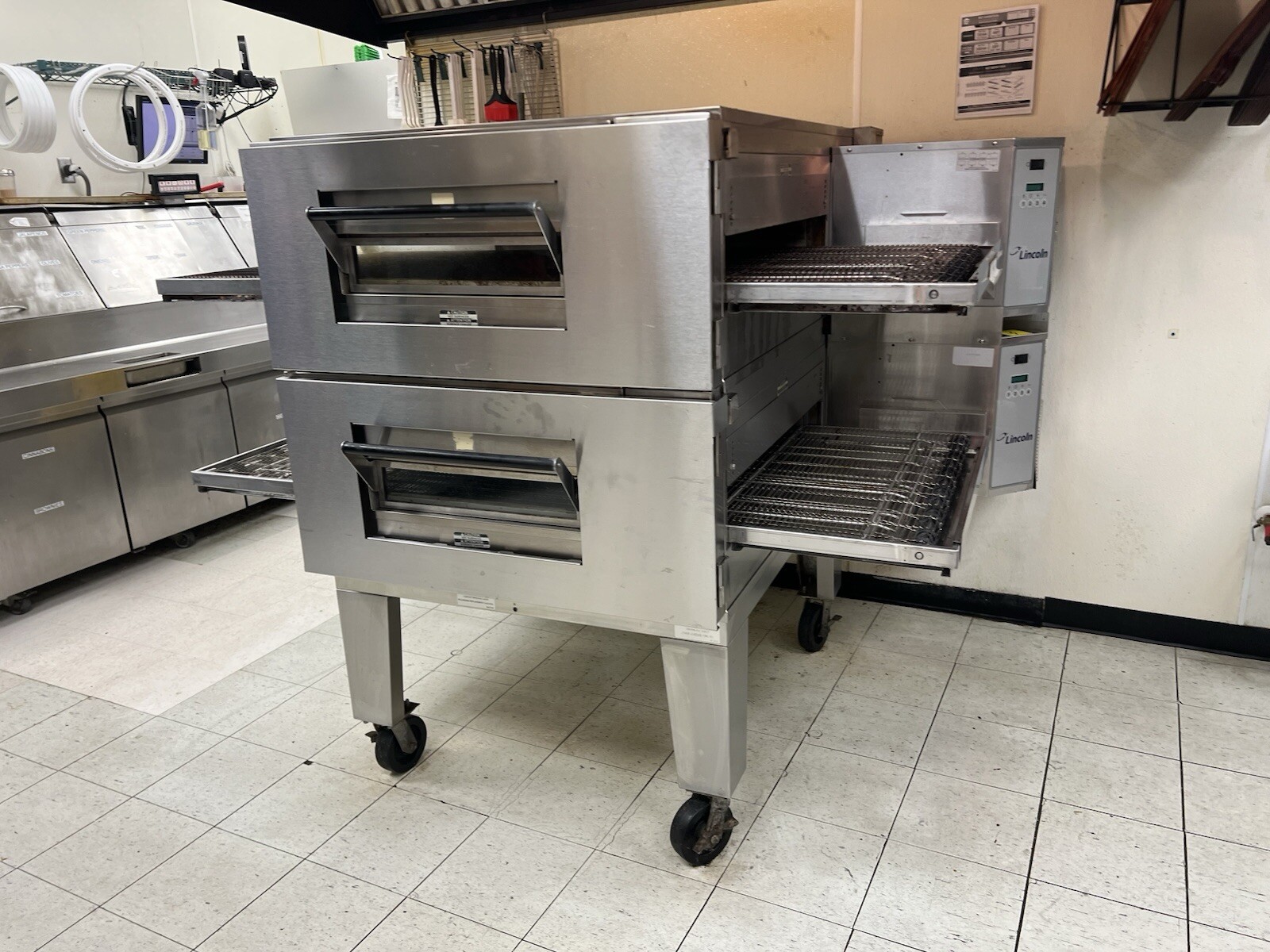 Lincoln Impinger 1600 Double Deck Gas Fired Conveyor Pizza Oven 32″