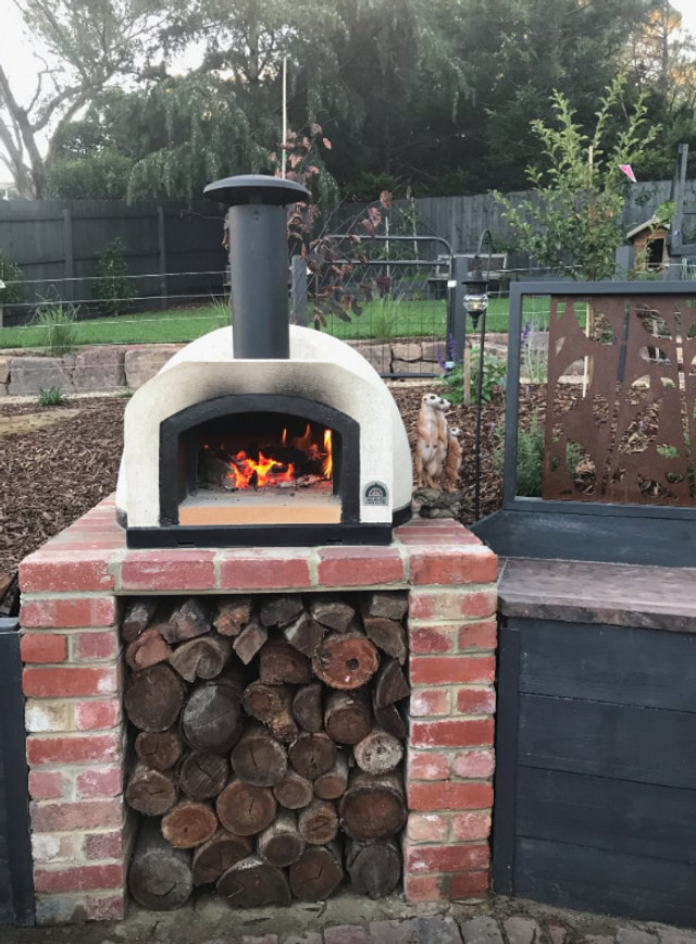 Vera Pizza Ovens Quello Lucido OP71 – Wood Fired Fibreglass Black Pizza Oven