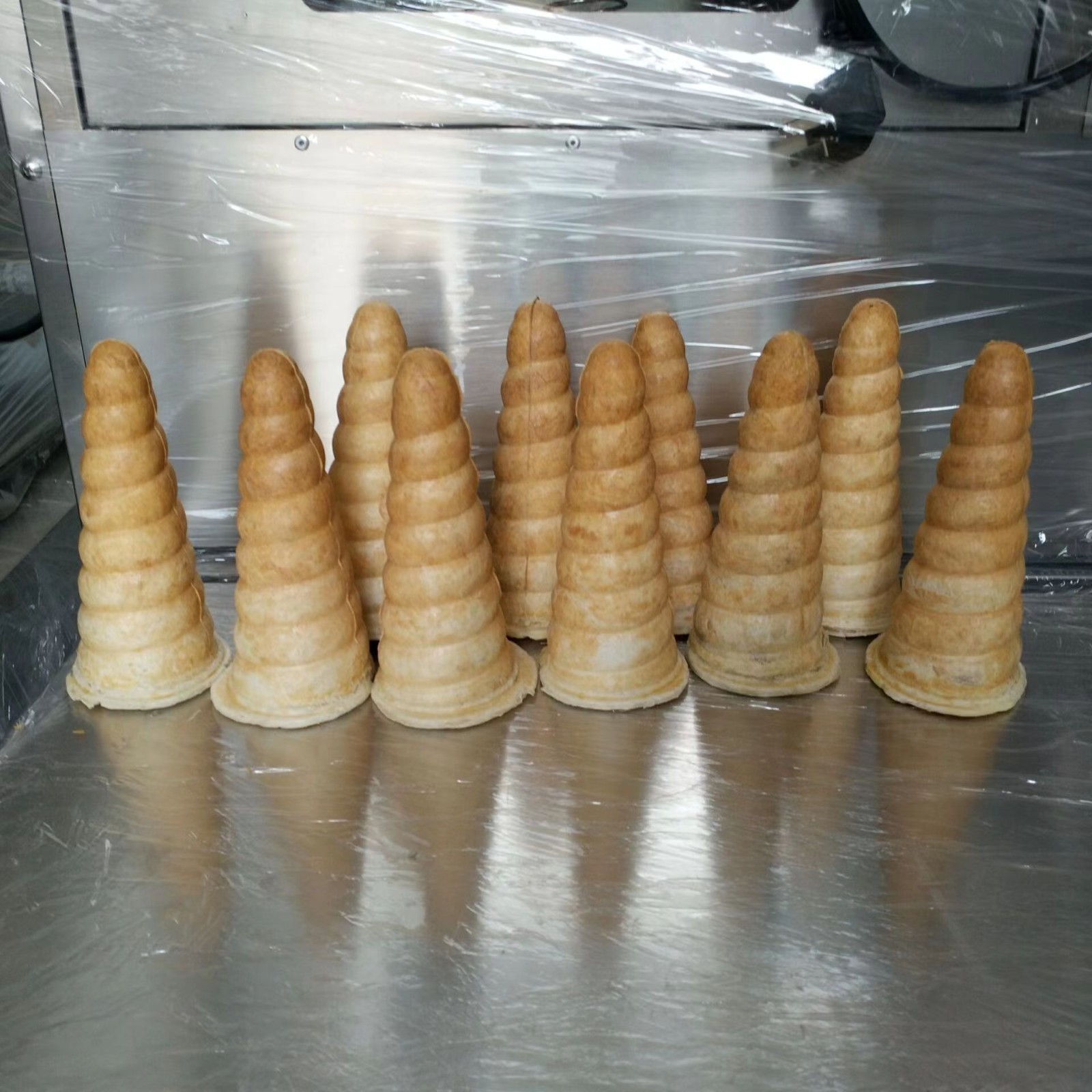 110V Pizza Cone Forming Maker Spiral Shape Auto Pizza Cone Molder with 4 Dies