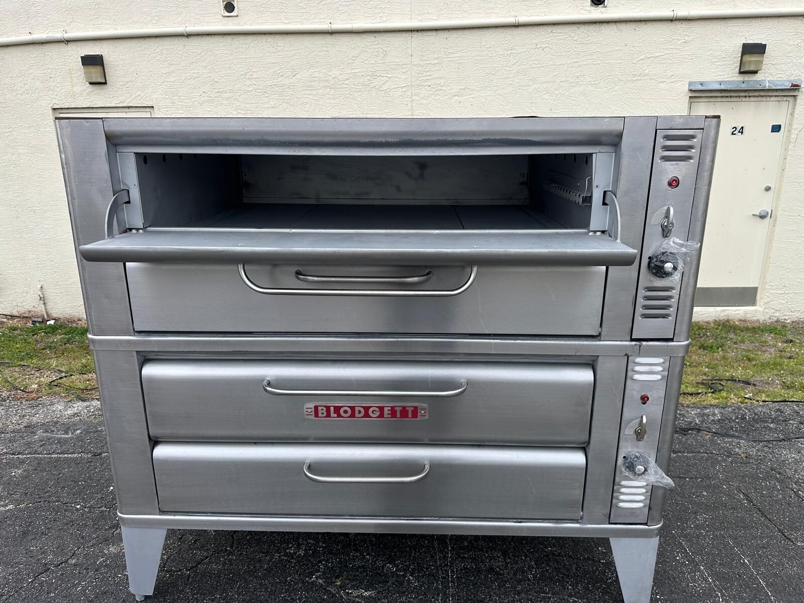 Pre-Owned Blodgett 961 Pizza oven double deck- Natural or Propane Gas
