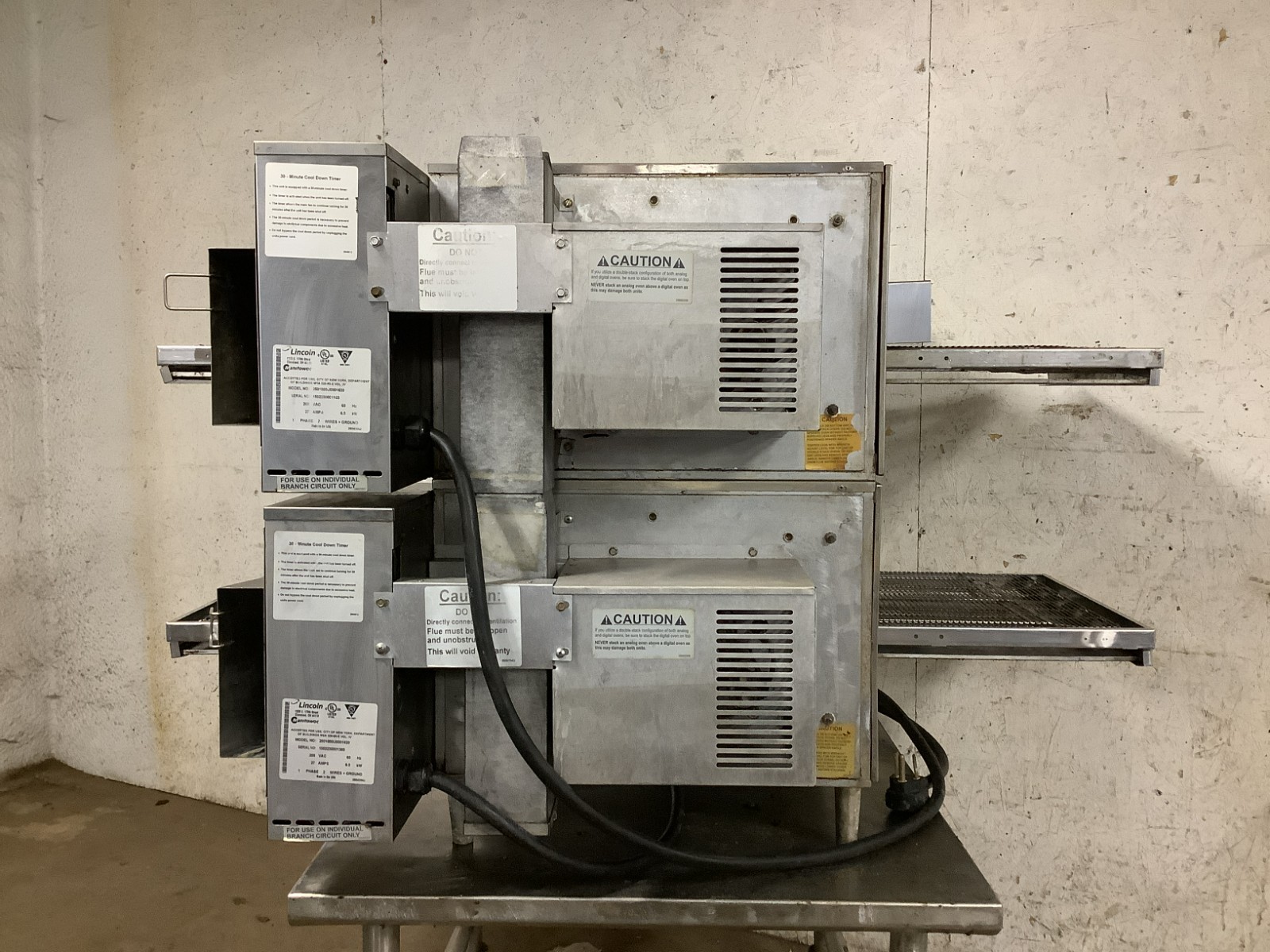 Conveyor Oven Lincoln 2501 SINGLE PHASE 208V 16″ wide belt Tested