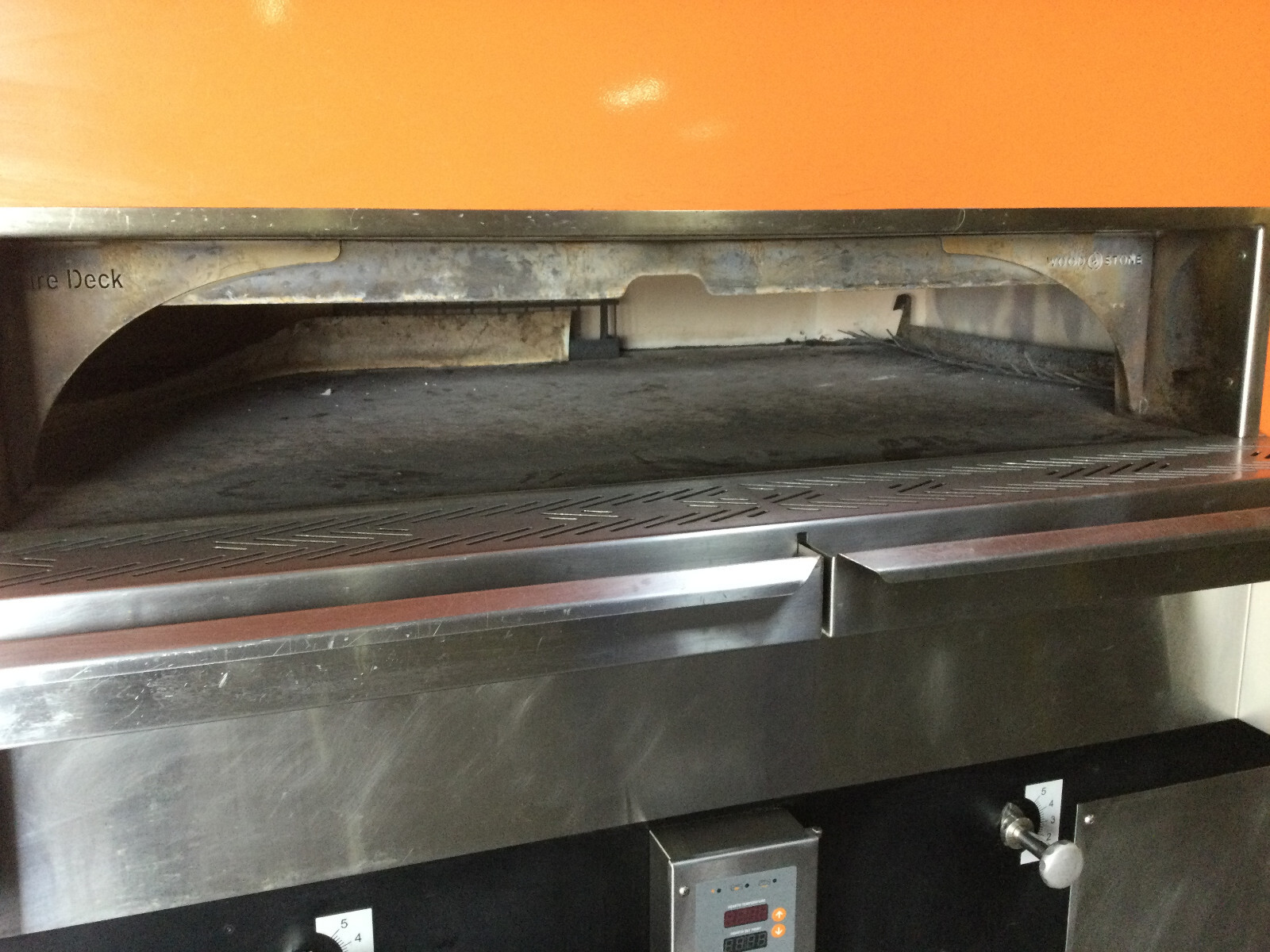 Wood Stone WS-FD-9660-RFG-LR-IR-DF-NG Gas Fire Deck Pizza Oven Hood Year 2022