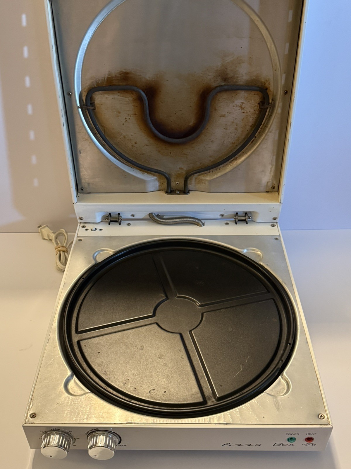 Cuizen Pizza Box Countertop Pizza Oven with 12″ Rotating Pan PIZ-4012