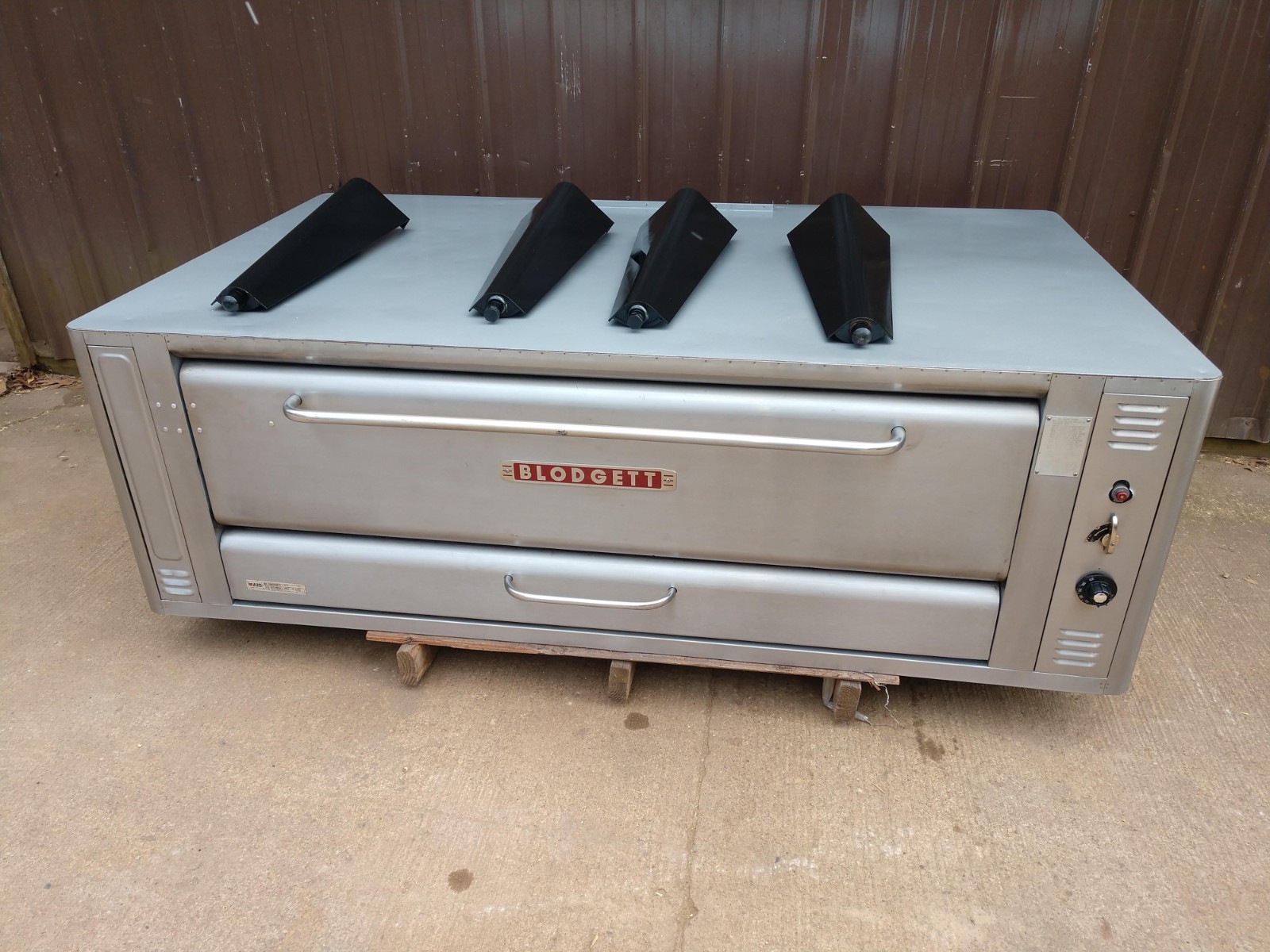 BLODGETT 1060 HIGH BTU 120K NATURAL DECK GAS SINGLE PIZZA OVEN WITH NEW STONE