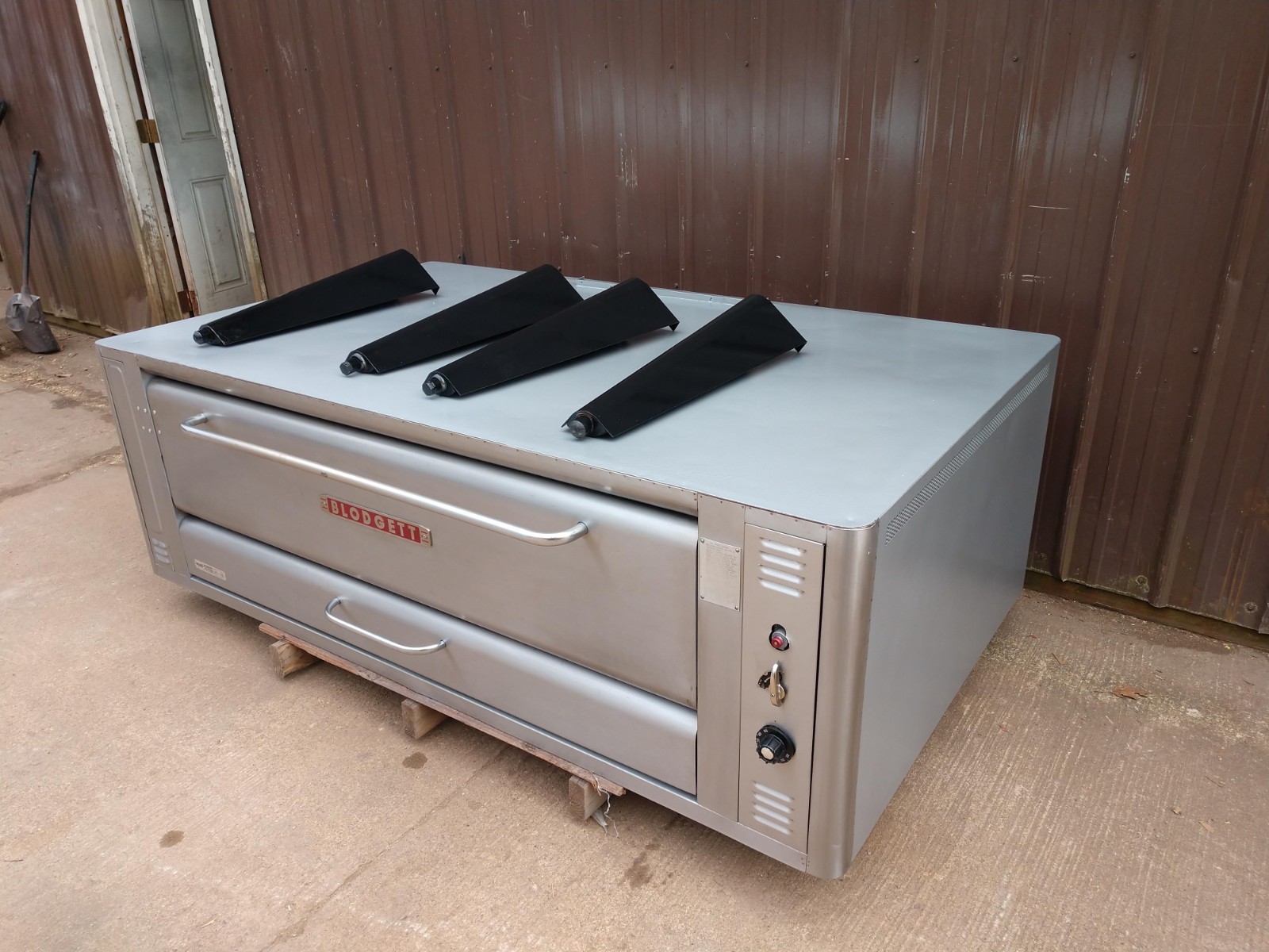 BLODGETT 1060 HIGH BTU 120K NATURAL DECK GAS SINGLE PIZZA OVEN WITH NEW STONE