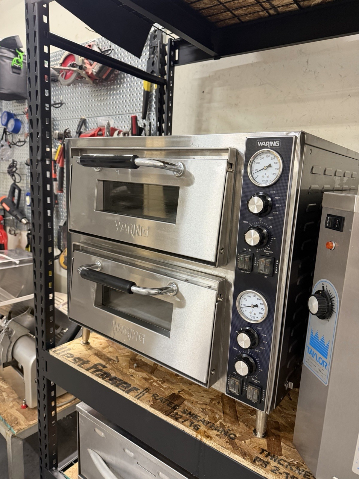 Waring WPO750 Double Deck Countertop Pizza Oven w/ 2 Independent Chambers – 240V