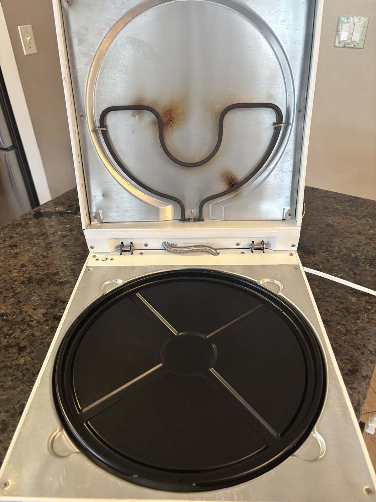 Cuizen Pizza Box Countertop Oven with 12″ Rotating Pan