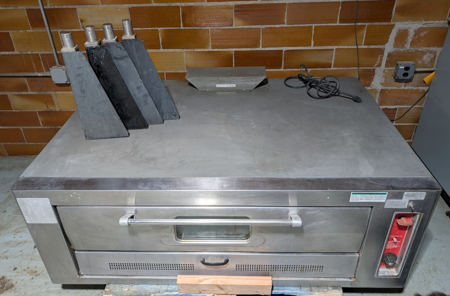 Vulcan 7018A1B 7000 Series, Commercial Single Deck Pizza Baking Oven 17-19″ Legs