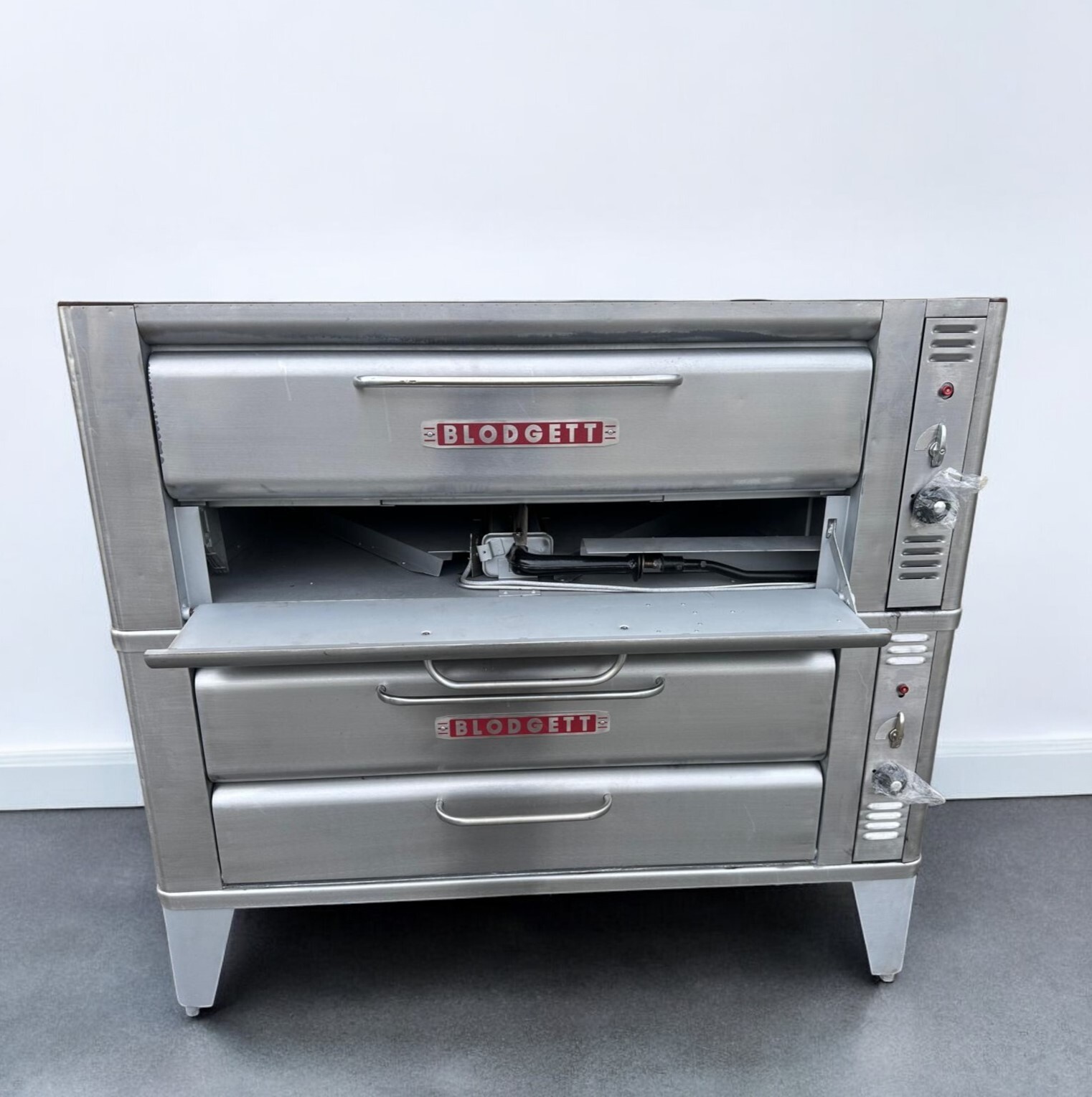 Pre-Owned Blodgett 961 Pizza oven double deck- Natural or Propane Gas
