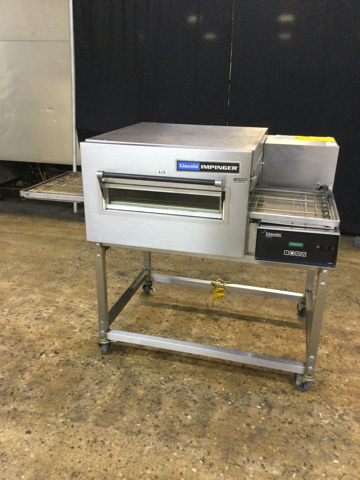 Lincoln Impinger 1116-080-8 Gas Conveyor Pizza Oven With Casters