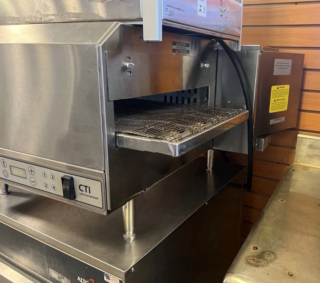 Lincoln V2500 31″ Electric Countertop Ventless Impinger Conveyor Oven 208-240V