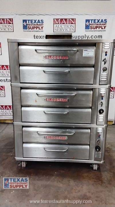 Blodgett 911-P Natural Gas Compact Triple Deck Pizza Oven